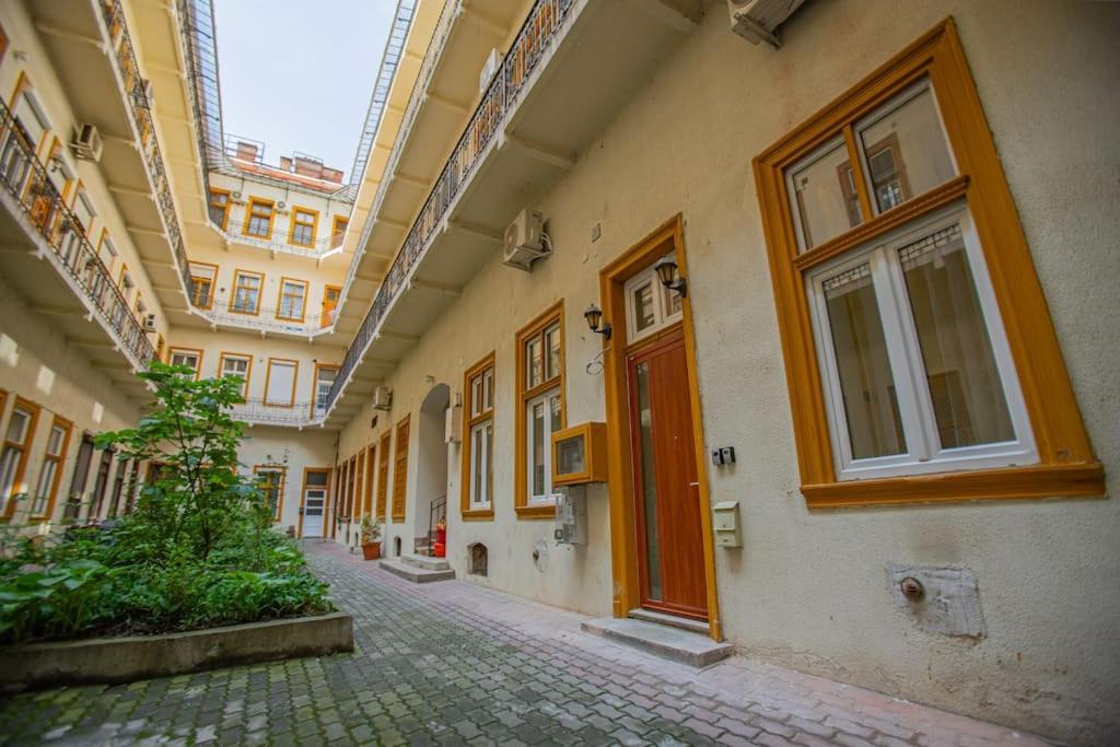 Cute Gallery Flat In Dob Str, Mars Budapest Exterior photo