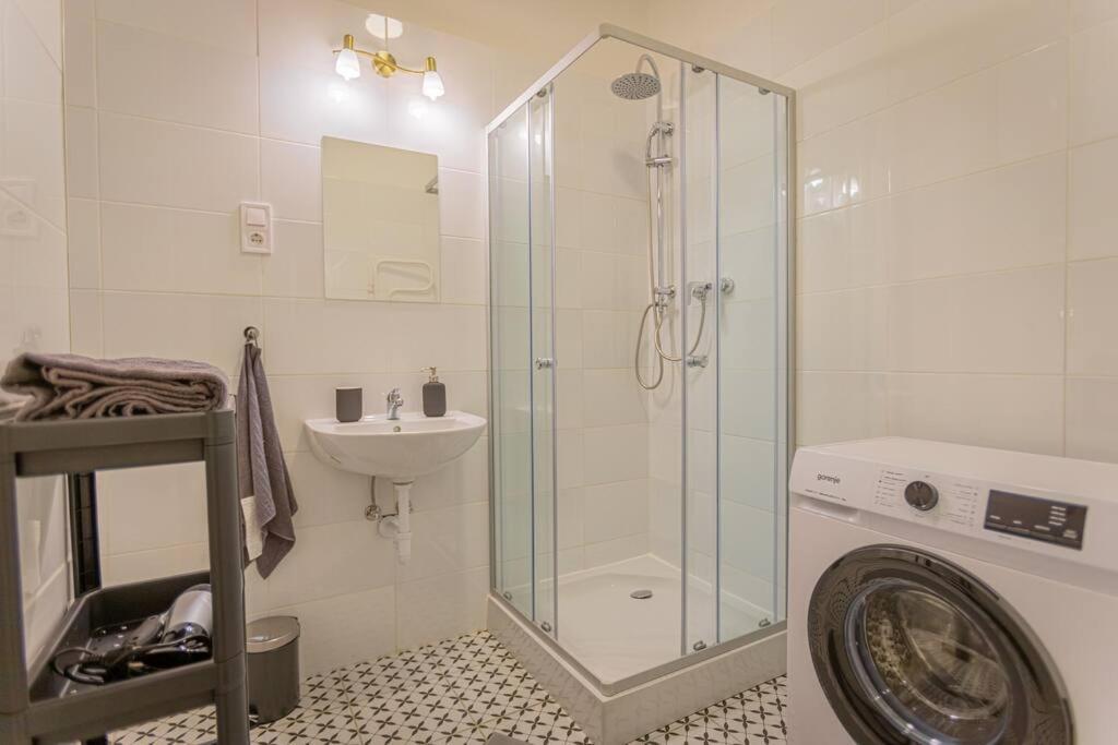 Cute Gallery Flat In Dob Str, Mars Budapest Exterior photo